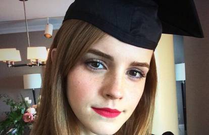 Emma Watson je po diplomu došla okružena zaštitarima