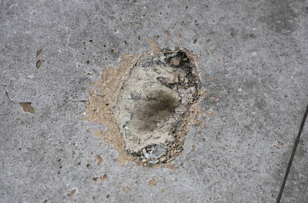 Sesvetski Kraljevec: Nepoznati po&ccaron;initelj bacio eksplozivnu napravu na terasu obiteljske ku&cacute;e