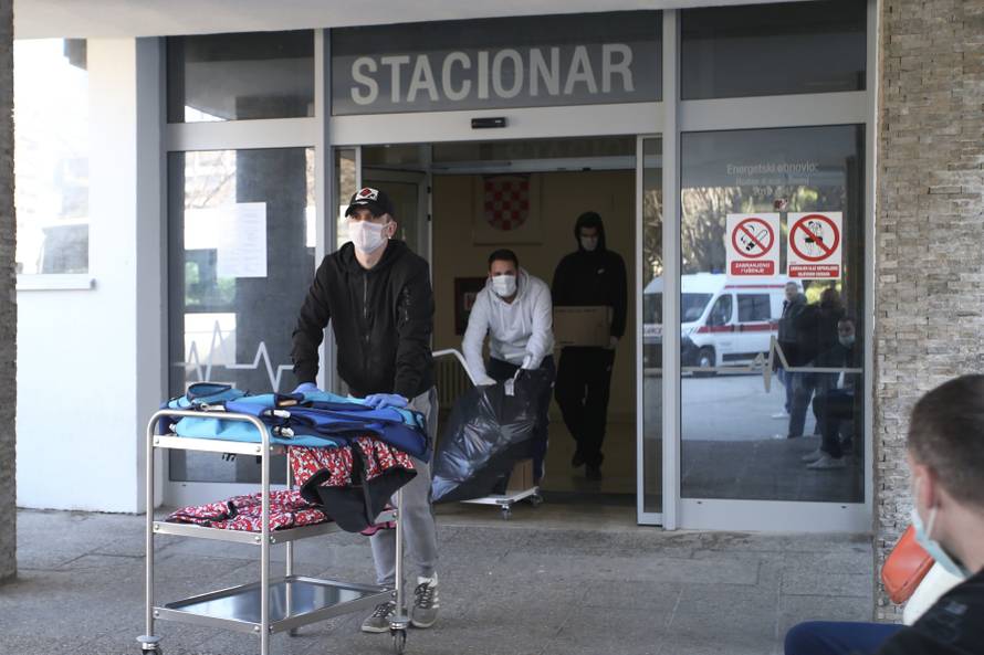 Split: Torcida stigla, pomaže pri selidbi bolnice Križine na Firule