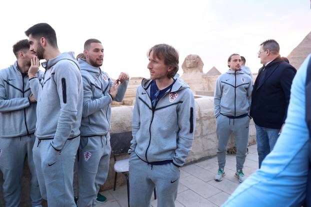 Kairo: Hrvatski nogometni reprezentativci obišli su piramide
