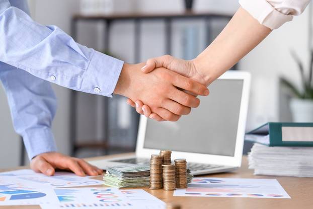 Business,Partners,Shaking,Hands,In,Office,,Closeup