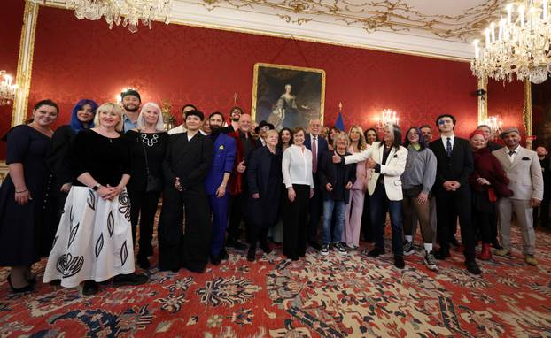President Alexander Van der Bellen welcomes former Austrian ESC contestants in Vienna