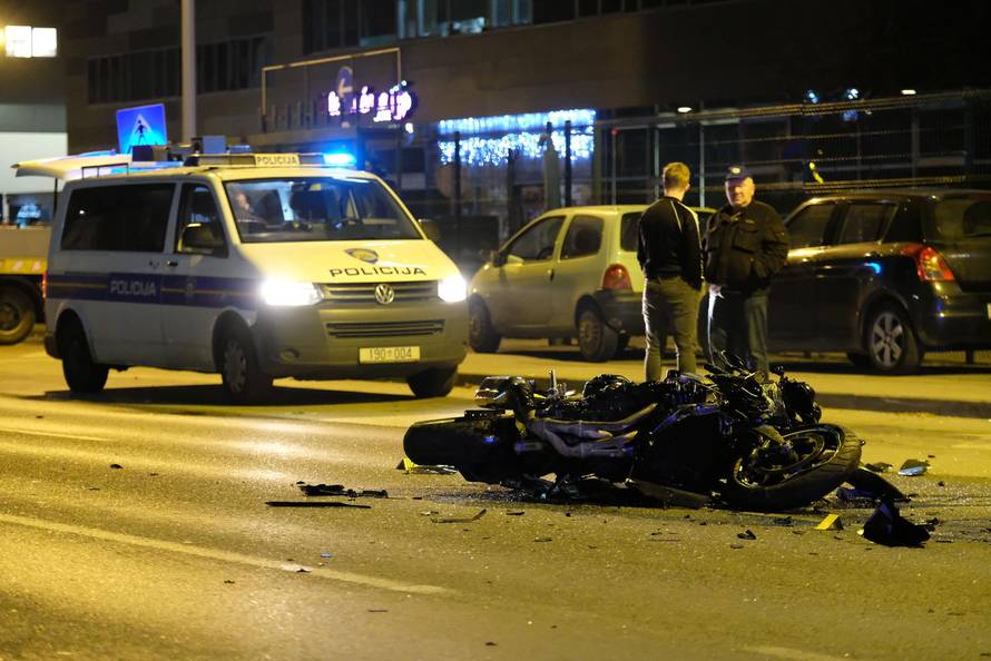 Prometna nesreća između motora i osobnog vozila u Ulici Donje Svetice