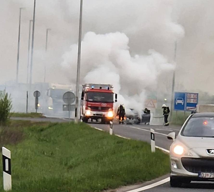 Auto mu se zapalio u vožnji u Osijeku, sam ga probao ugasiti