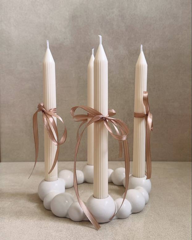 Naši umjetnici i dizajneri nude ukrase za Božić: Šalice se zlate, a vezeni vijenci su najtraženiji