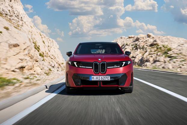 FOTO Ovo je novi BMW IX4: Coupe na struju ima 612 'konja'