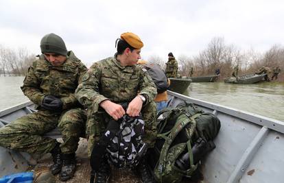 U Jasenovcu i Lekeniku dežura 75 vojnika s tri motorna čamca