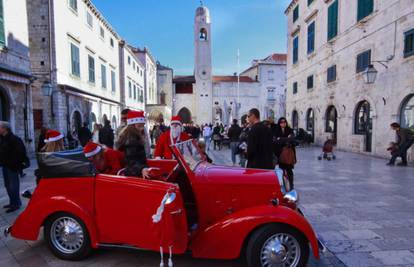 Oldtimer relij u Dubrovniku: Tata, ja bih auto od 75 godina!