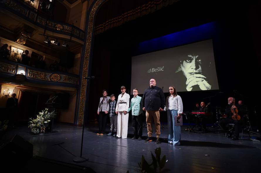 FOTO Emotivna komemoracija: O Halidu pričali njegovi bližnji, mnogi nisu mogli sakriti suze...