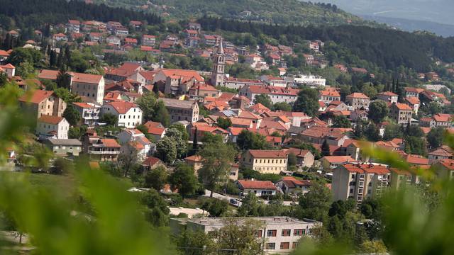 Otklanjaju kvar: Cijeli Sinj, Trilj i okolica ostali su bez struje