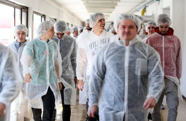 Zagreb: Dinamovci u pogonu tvornice čokolade Kraš