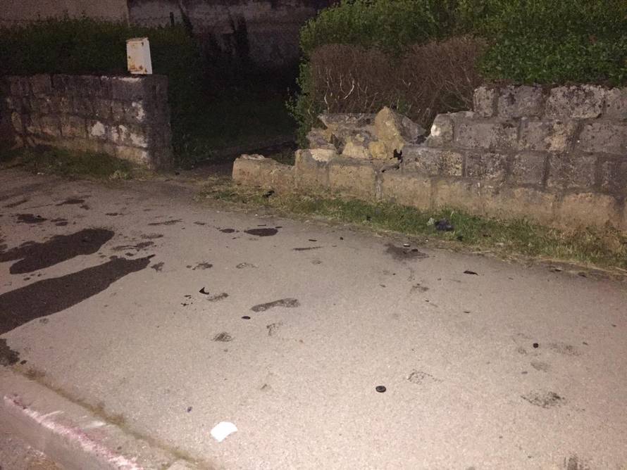 Zabio se u kameni zid, prevrnuo i vikao: 'Nisam vozio brzo!'