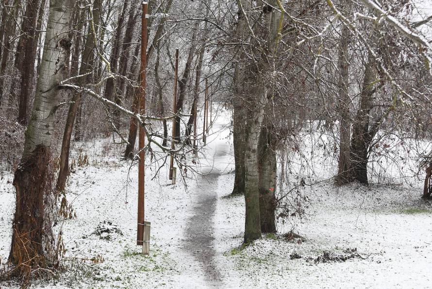Snježni pokrivač je zabijelio je Osijek