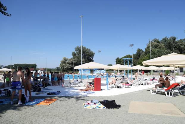 24 SATA: Kupaći uživaju na obnovljenim bazenima Copacabana