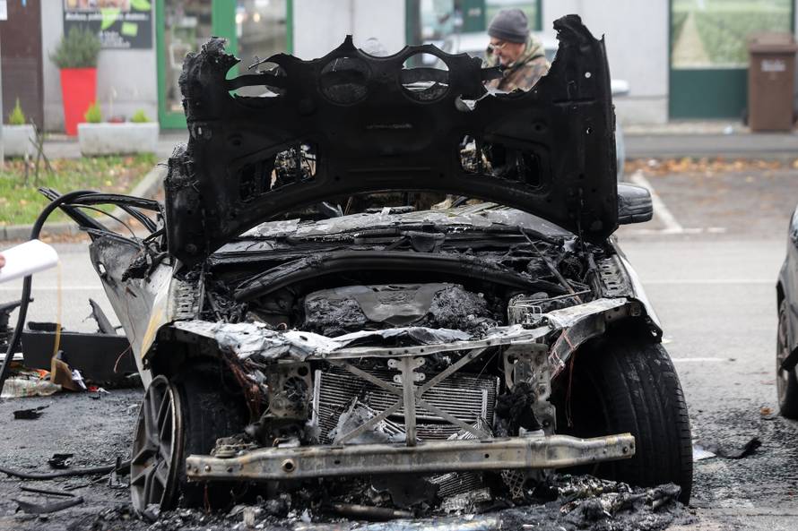 Vlasnik: Ma lako za auto, svake godine izađe neki novi model...