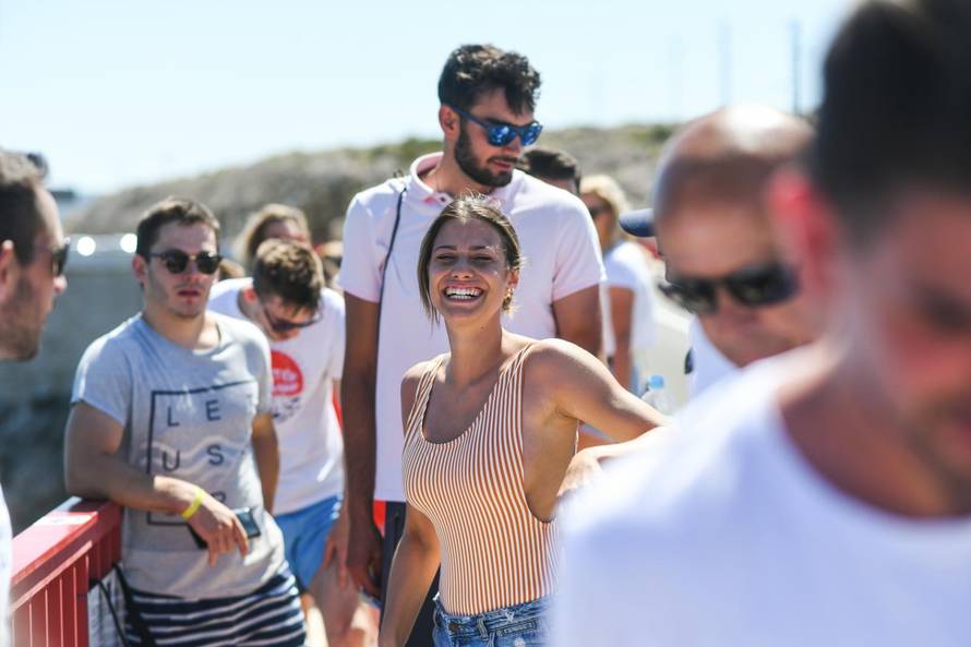 Leti, leti Tin! Srbić i missice skočili su s Masleničkog mosta