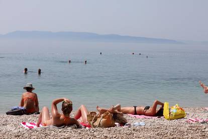 FOTO Prvi je dan ljeta: Evo kako turisti uživaju u Zadru, Splitu...