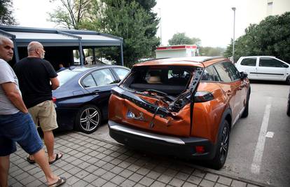 FOTO Komad fasade pao sa zgrade u Šibeniku i smrskao auto: 'Čudo da nema mrtvih'