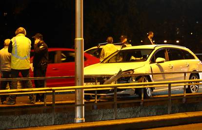 Zagreb: Sudarili se auti na mostu, ozlijeđen jedan čovjek