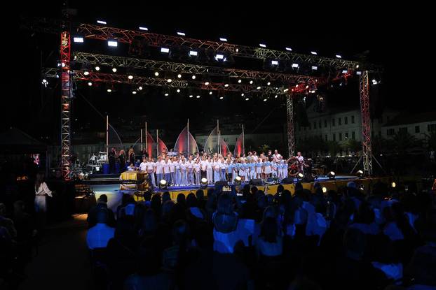 Vela Luka: Održan koncert "Trag u beskraju" posvećen Oliveru Dragojeviću