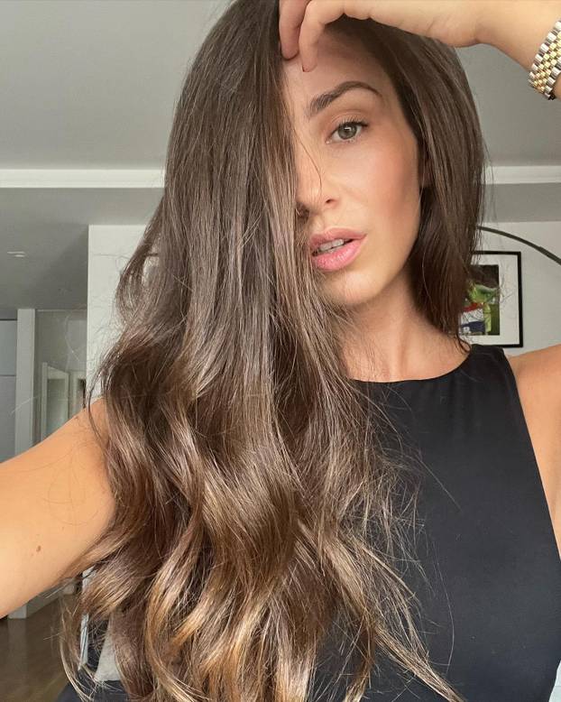 FOTO Bivša klizačica osvojila je Livakovića. Skrivala je trbuh na utakmici, sad su dobili prinovu