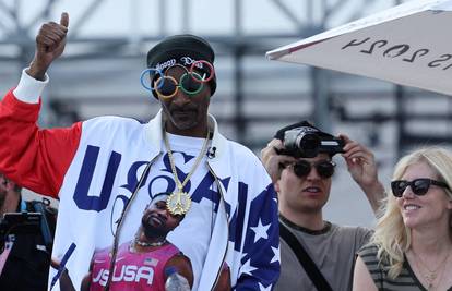 Snoop Dogg kao Coach Snopp. Postao je voditelj američke reprezentacije na ZOI u Milanu