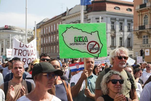 Tisuće prosvjednika preplavile središte Zagreba zbog otpada u Lici