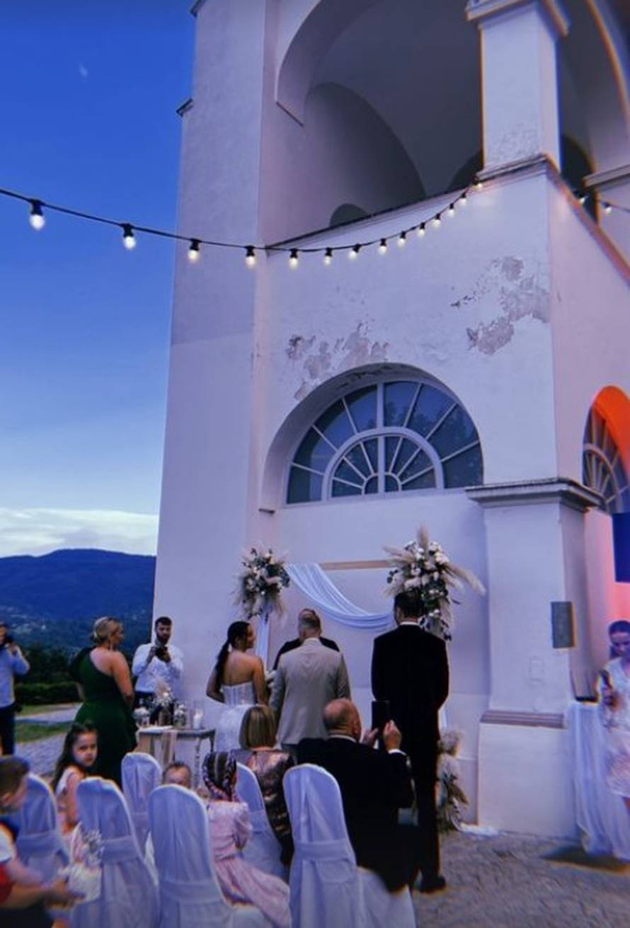 Udala se jedna od najljepših Hrvatica: Fotografije u seksi vjenčanici objavile kolegice...