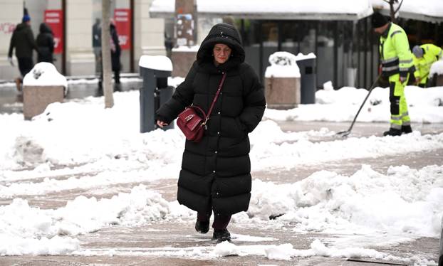 Zagreb: Snijeg zabijelio grad