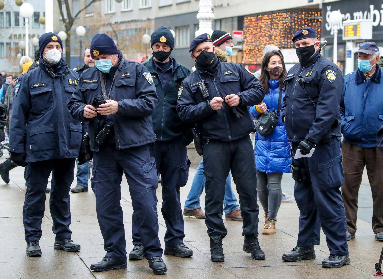 Zagreb: Na Trgu bana Jelačića počeo je prosvjed protiv mjera