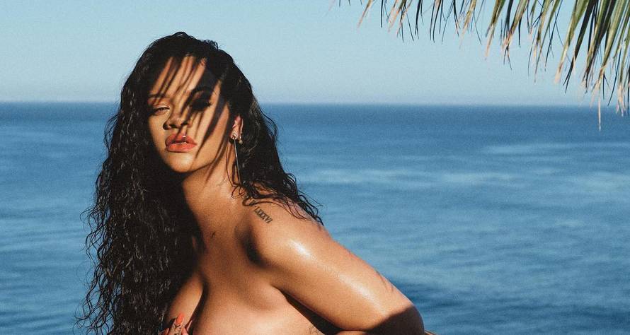Trudna i polugola: Rihanna je senzualno pozirala na plaži, a grudi ukrasila samo nakitom...