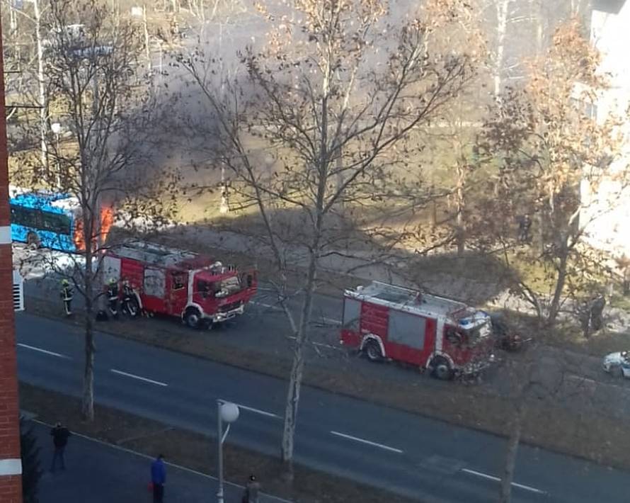 'Osjetili smo da smrdi dim pa vidjeli autobus u plamenu'