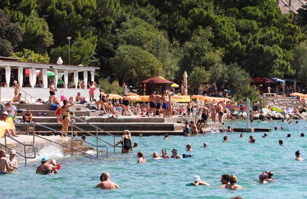 Novi Vinodolski: Plaže pune kupača