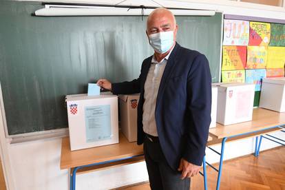 Šibenik: Kandidat za župana Goran Pauk glasovao na lokalnim izborima