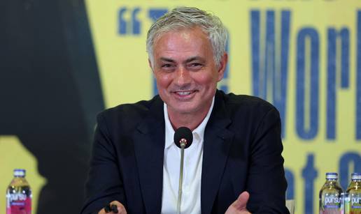 Mourinho oduševljen: Livaković je bio ključan! Da nije napravio to, bili bismo u zaostatku...'