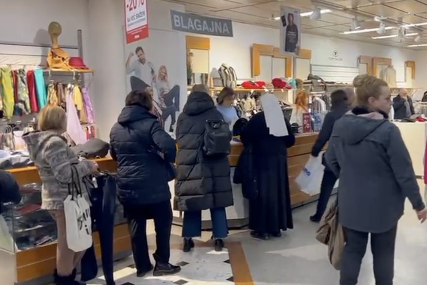 Sniženja u Nami prije zatvaranja