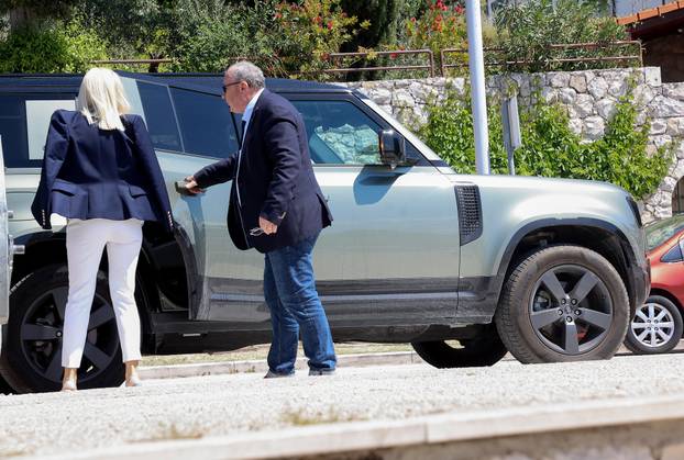 Split: Željko Kerum u pratnji supruge izašao na biralište i glasovao