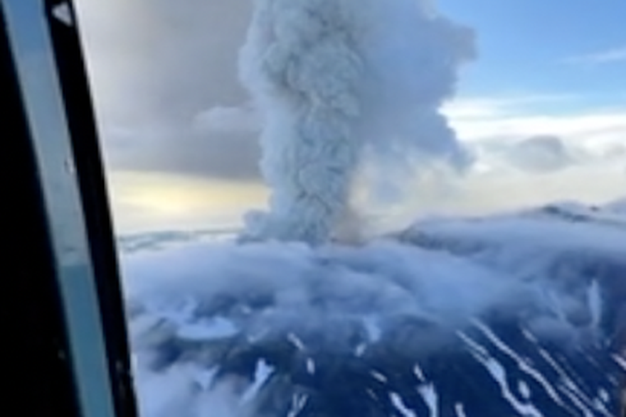 Erupcija vulkana Krašeninnikov na Kamčatki