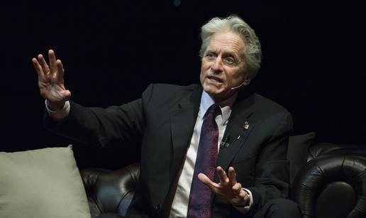 Michael Douglas o incidentu s Debrom Winger:  'Nakon tekile me zgrabila za ruku i ugrizla'