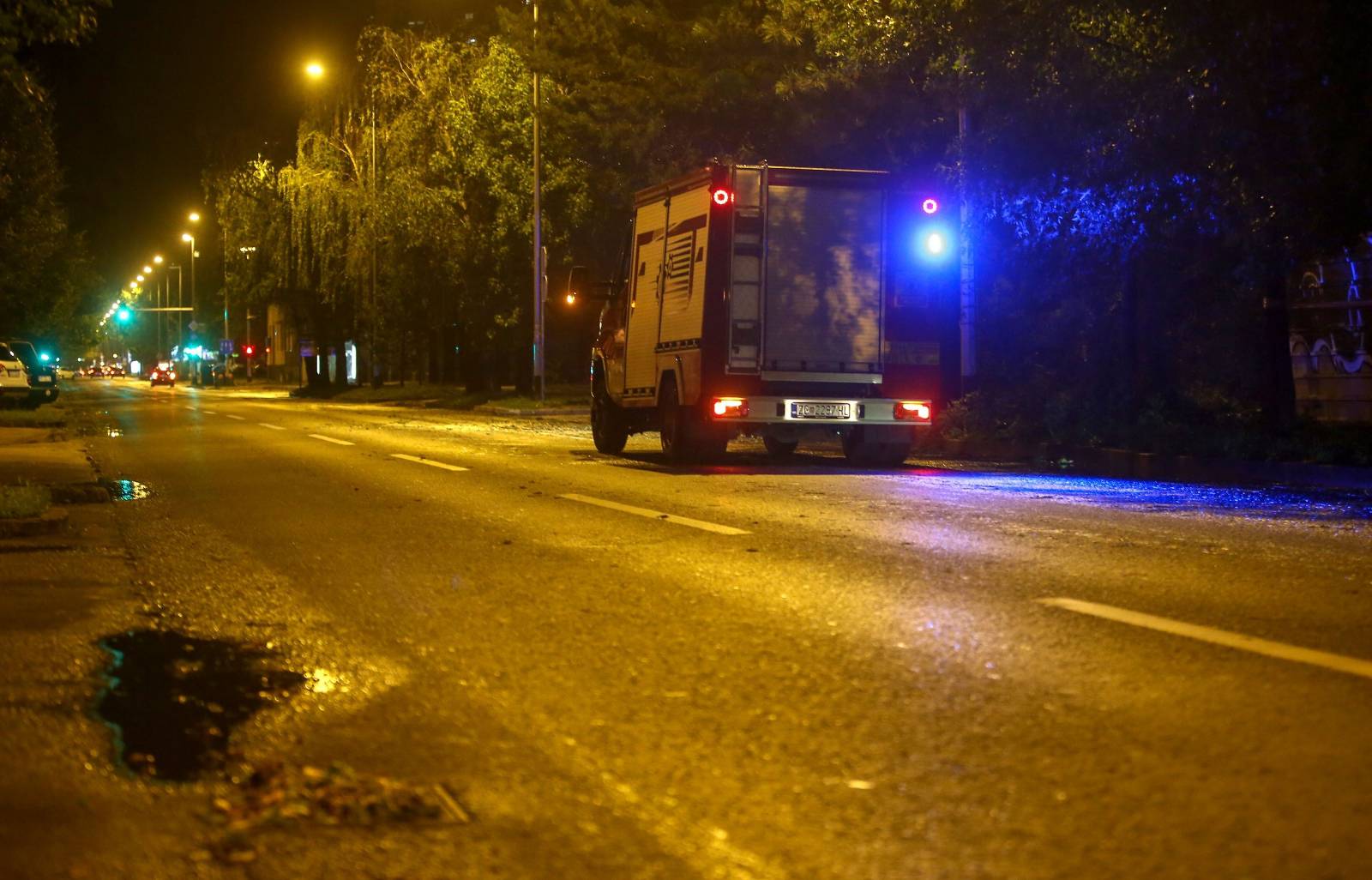 Vatrogasci i policija u Zagrebu imaju pune ruke poslaa zbog nevremena