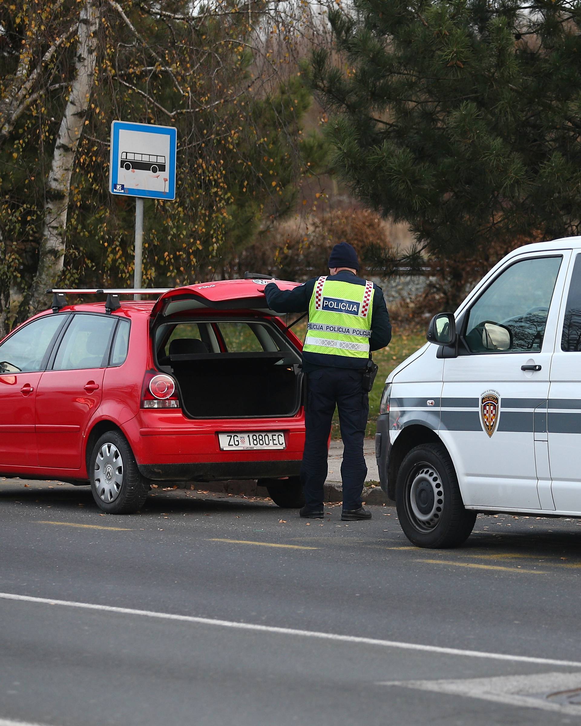 Sudarila se dva kombija i auto u Zagrebu, poginuo muškarac