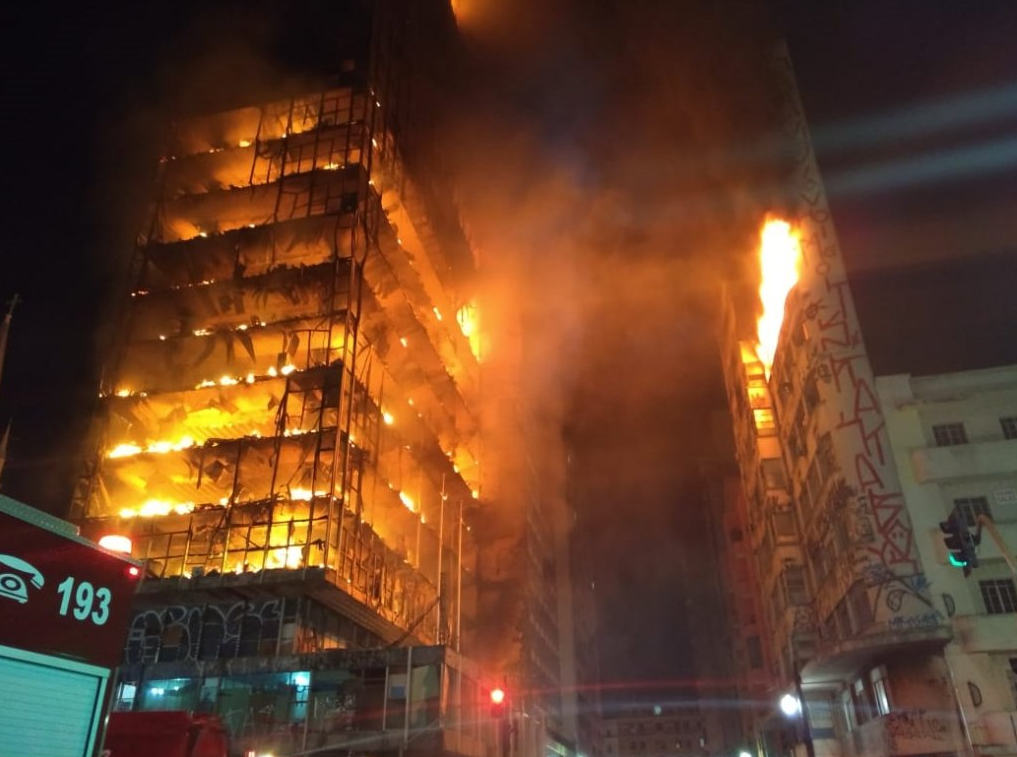 Veliki požar u Sao Paolu srušio zgradu: 'Ljudi vrište i bježe...'