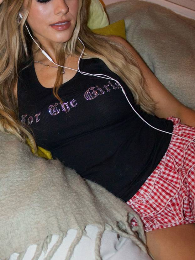 FOTO Becca Moore izazvala kaos na internetu: Iako vodi podcast, svi lude zbog njezinih fotki
