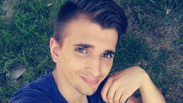 Josip zavodi na Fejsu: 'Dečko poput mene ne nalazi se lako'