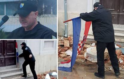 Sarajevski policajac u Petrinji iz blata izvukao hrvatsku zastavu: 'Bilo je teško gledati je onakvu'