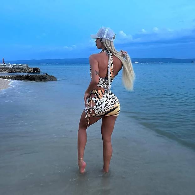 FOTO Kakve fotke! Pogledajte zavidnu liniju Lare - naše domaće fitness influencerice