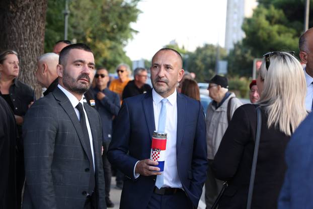 Šibenik: Komemoracija kod Spomen obilježja smrtno stradalim hrvatskim braniteljima iz Domovinskog rata