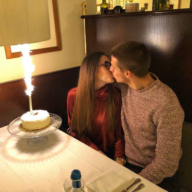 FOTO 'Vatreni' nosi njenu fotku na svakoj utakmici. Prohodali su kao tinejdžeri i isti dan slave