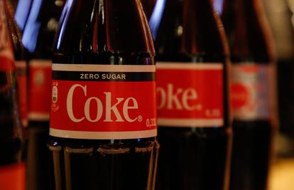 Coca Cola povlači sve reklame s Facebooka na mjesec dana: Preispitat ćemo svoje politike...