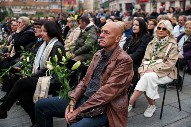 Komemoracija za Halida Bešlića u sarajevskom Narodnom pozorištu